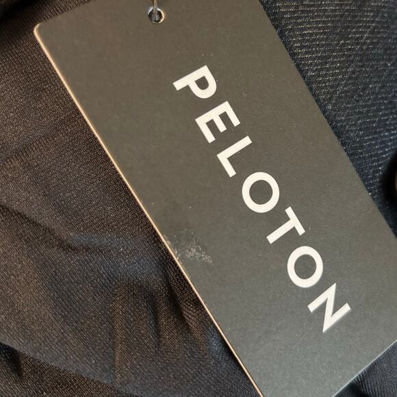 NWT Peloton Seamless Muscle Tank Women's Size XS / S Black Nylon Logo Workout - Picture 8 of 9